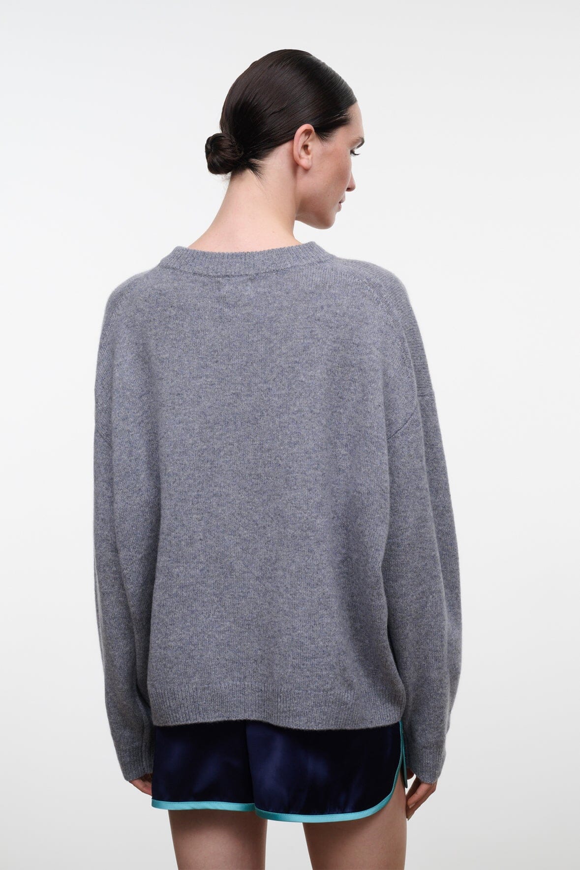 Serrano Cashmere Relaxed Crew Ash | STAUD Value