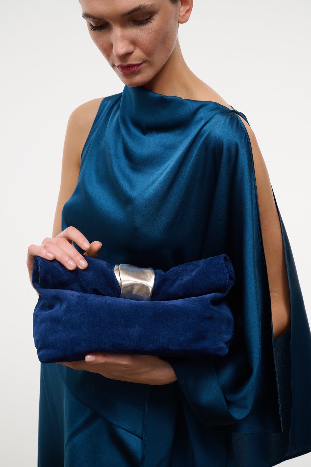 Cuff Clutch Cobalt | STAUD Essential