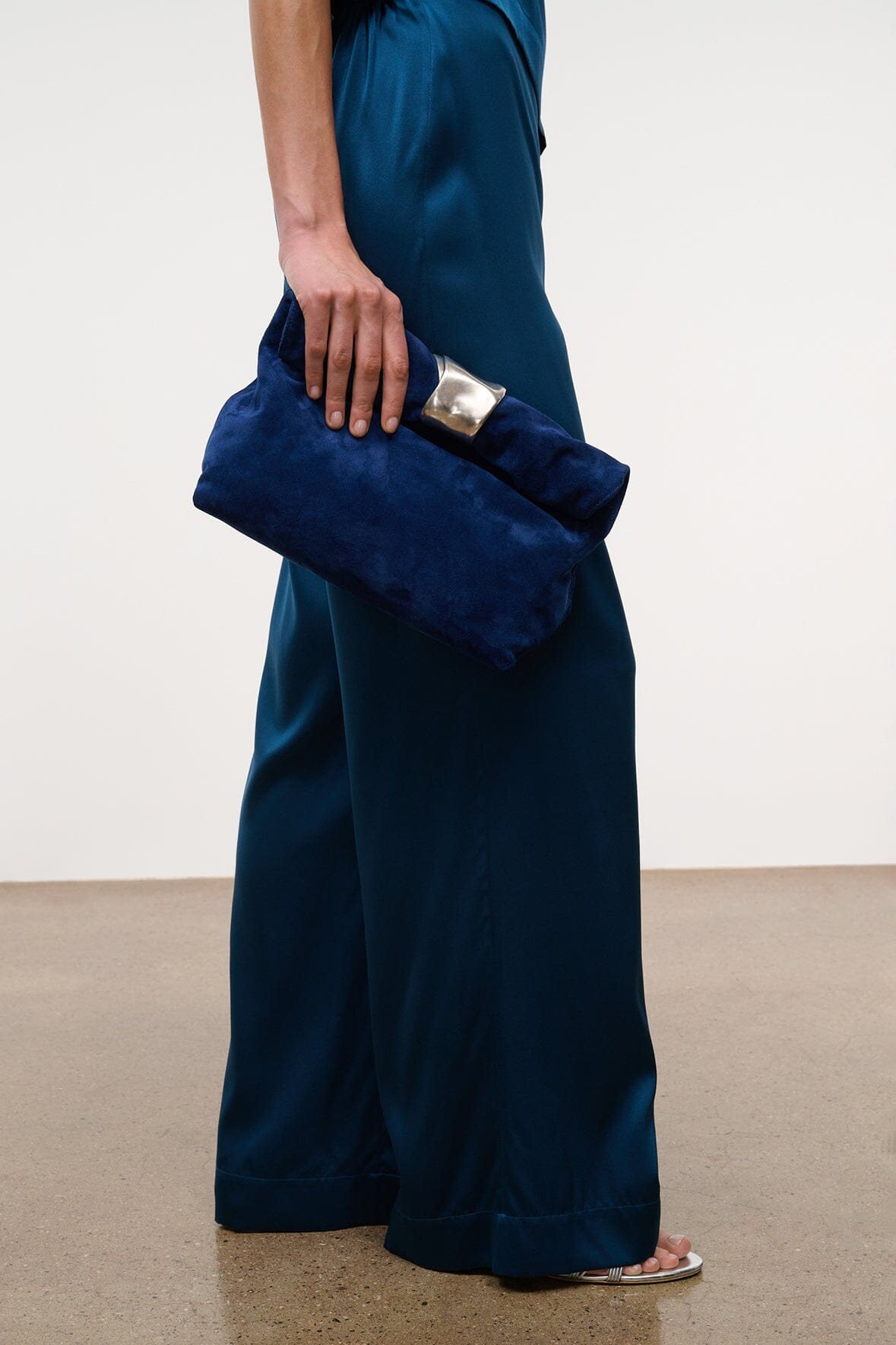Cuff Clutch Cobalt | STAUD Essential