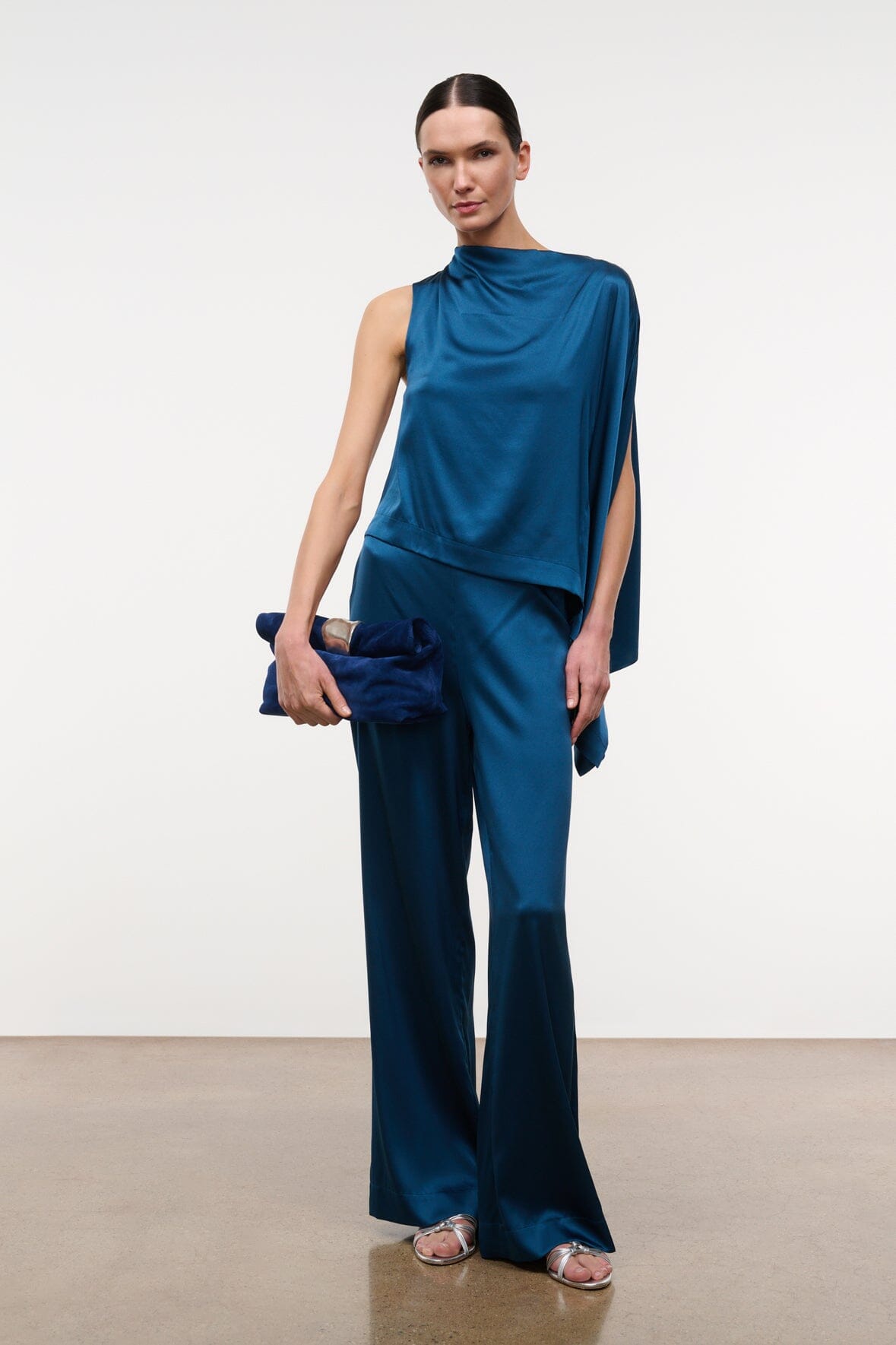 Cuff Clutch Cobalt | STAUD Essential