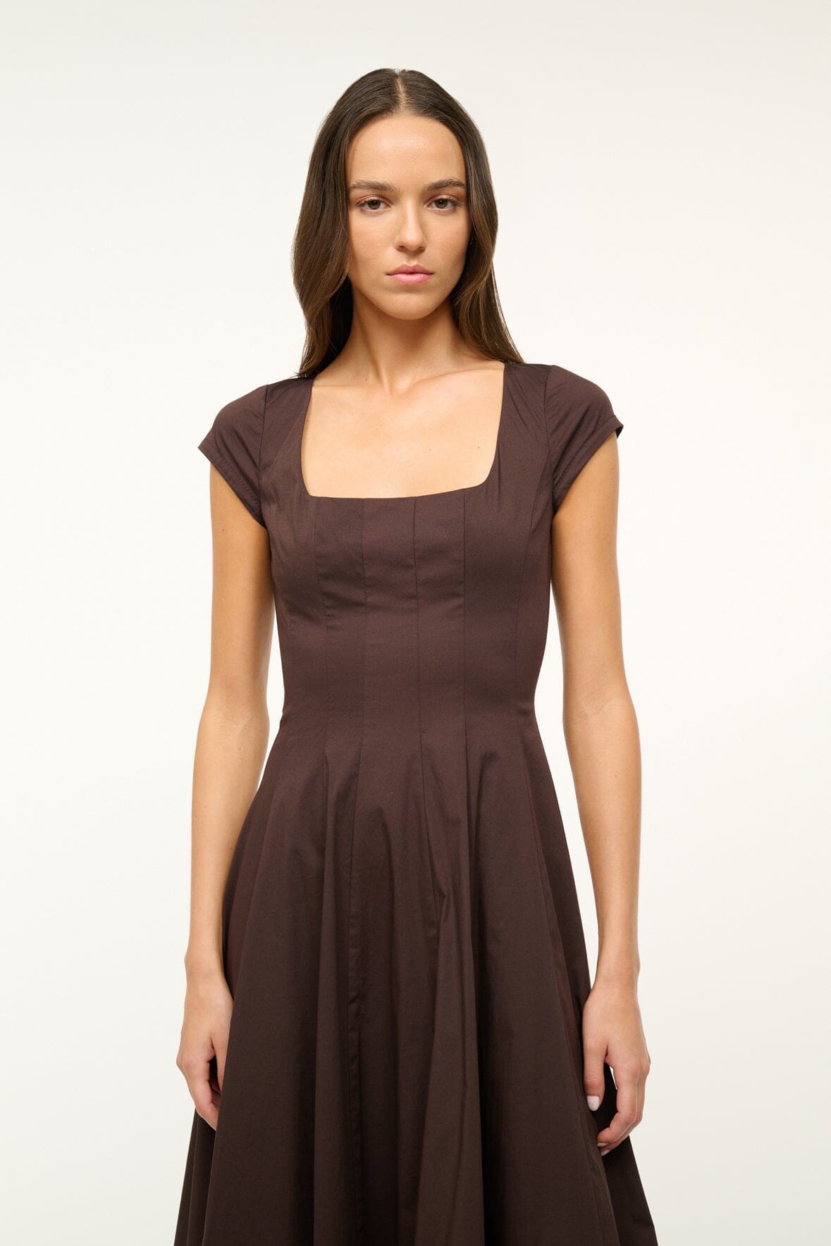 Su26 Short Sleeve Wells Dress Earth | STAUD Quality